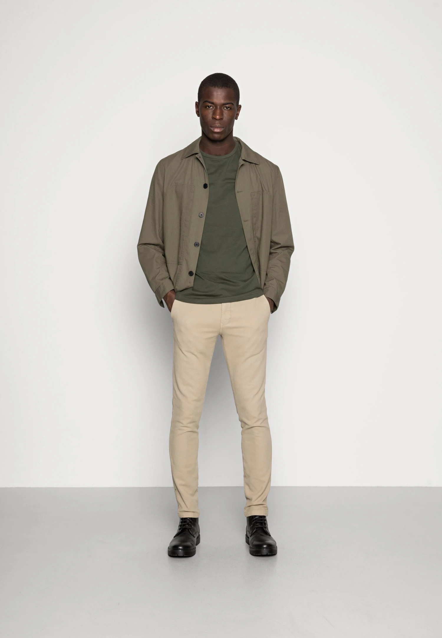 Pier One 5 Pack - Camiseta Básica - Dark Blue/Grey/Khaki 1 Pier One 5 Pack - Camiseta Básica - Dark Blue/Grey/Khaki