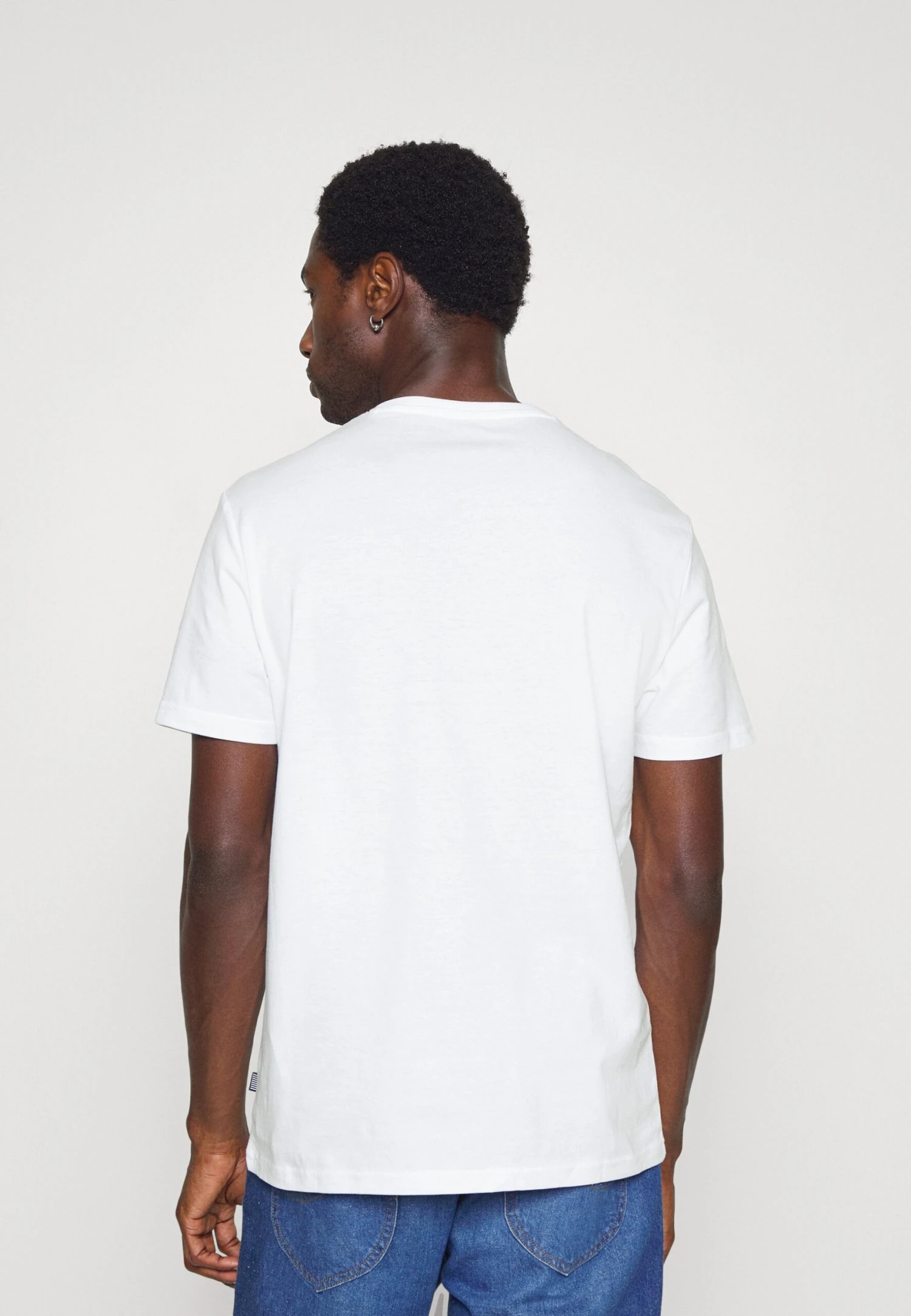 Pier One 5 Pack - Camiseta Básica - White/Blue/Stone 3 Pier One 5 Pack - Camiseta Básica - White/Blue/Stone - Imagen 3