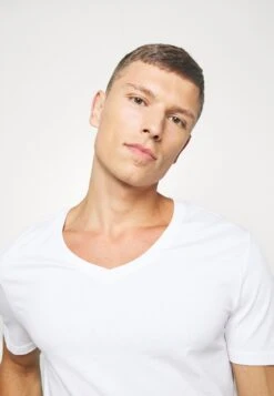 Pier One 2 Pack - Camiseta Básica - White 10 Pier One 2 Pack - Camiseta Básica - White -Pier One 2464778c5d314b51b098f8e722d959b0