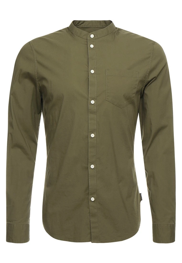 Pier One Muscle Fit Stand- Camisa - Oliv 4 Pier One Muscle Fit Stand- Camisa - Oliv - Imagen 4