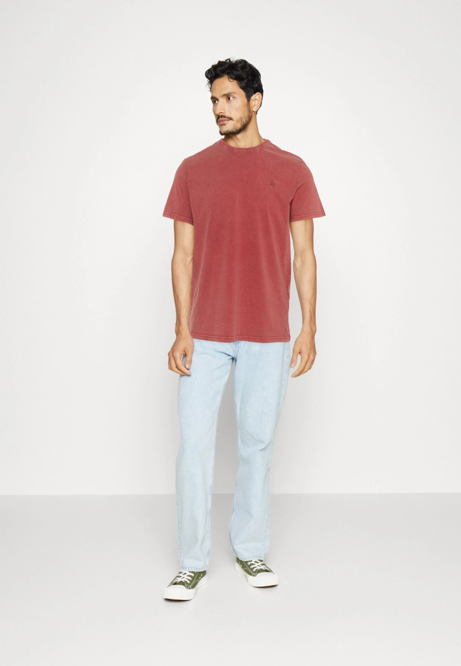 Pier One 5 Pack - Camiseta Básica - Off-White/Lilac/Light Red 1 Pier One 5 Pack - Camiseta Básica - Off-White/Lilac/Light Red