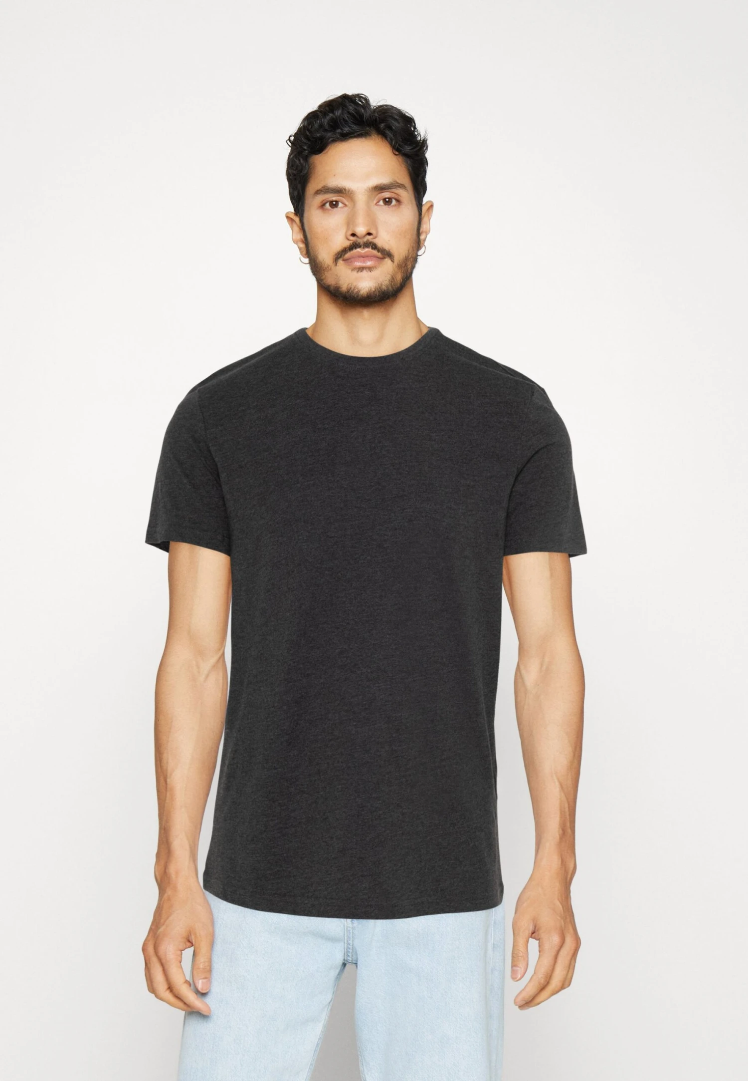 Pier One 5 Pack - Camiseta Básica - White/Off-White/Lilac 4 Pier One 5 Pack - Camiseta Básica - White/Off-White/Lilac - Imagen 4