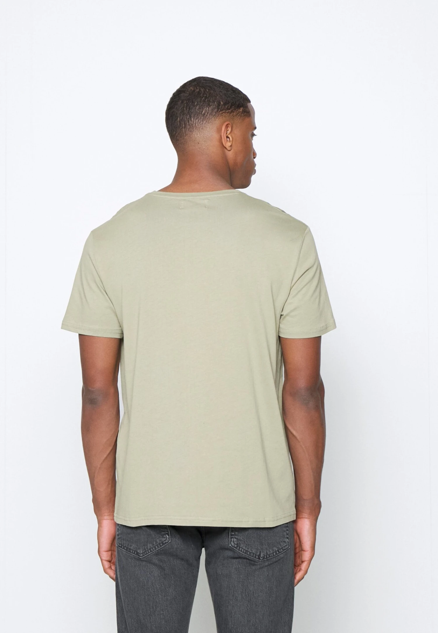 Pier One Moon Scene Graphic T-Shirt - Camiseta Estampada - Olive 5 Pier One Moon Scene Graphic T-Shirt - Camiseta Estampada - Olive - Imagen 5