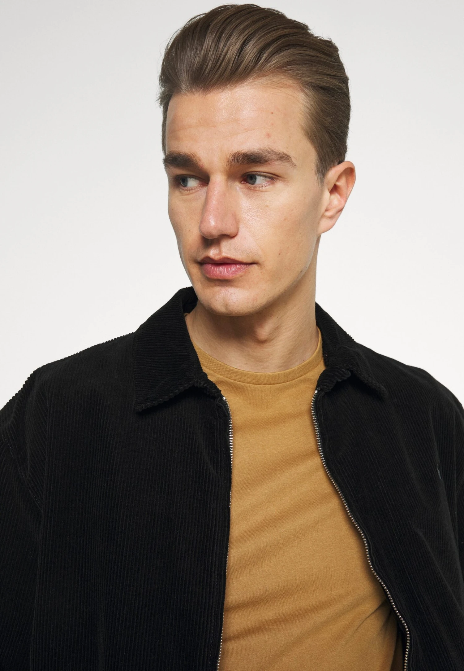 Pier One 5 Pack - Camiseta Básica - Brown/White/Black 7 Pier One 5 Pack - Camiseta Básica - Brown/White/Black - Imagen 7