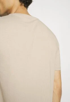 Pier One 5 Pack - Camiseta Básica - Dark Grey/Dark Blue/Olive 15 Pier One 5 Pack - Camiseta Básica - Dark Grey/Dark Blue/Olive -Pier One 465249700bc24e9d89c474fbc69b5b15