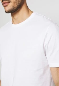 Pier One 5 Pack - Camiseta Básica - White/Black/Bordeaux 19 Pier One 5 Pack - Camiseta Básica - White/Black/Bordeaux -Pier One 4a6de0d2b72e4f1290d4d17a26a3cd34