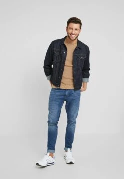 Primera página -Pier One 4e023bb5c9054329968c2373dc6ea7ea