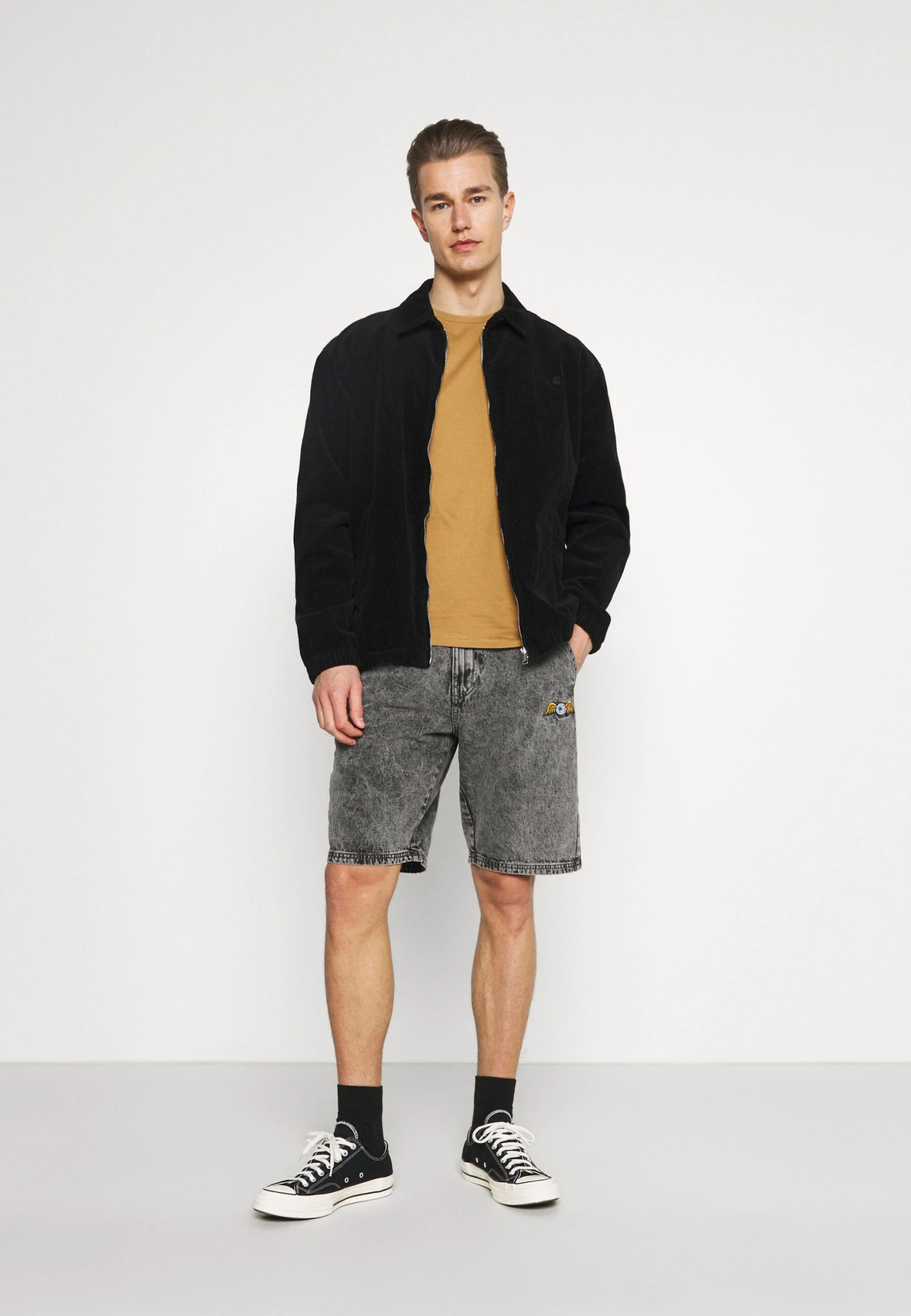 Pier One 5 Pack - Camiseta Básica - Brown/White/Black 1 Pier One 5 Pack - Camiseta Básica - Brown/White/Black