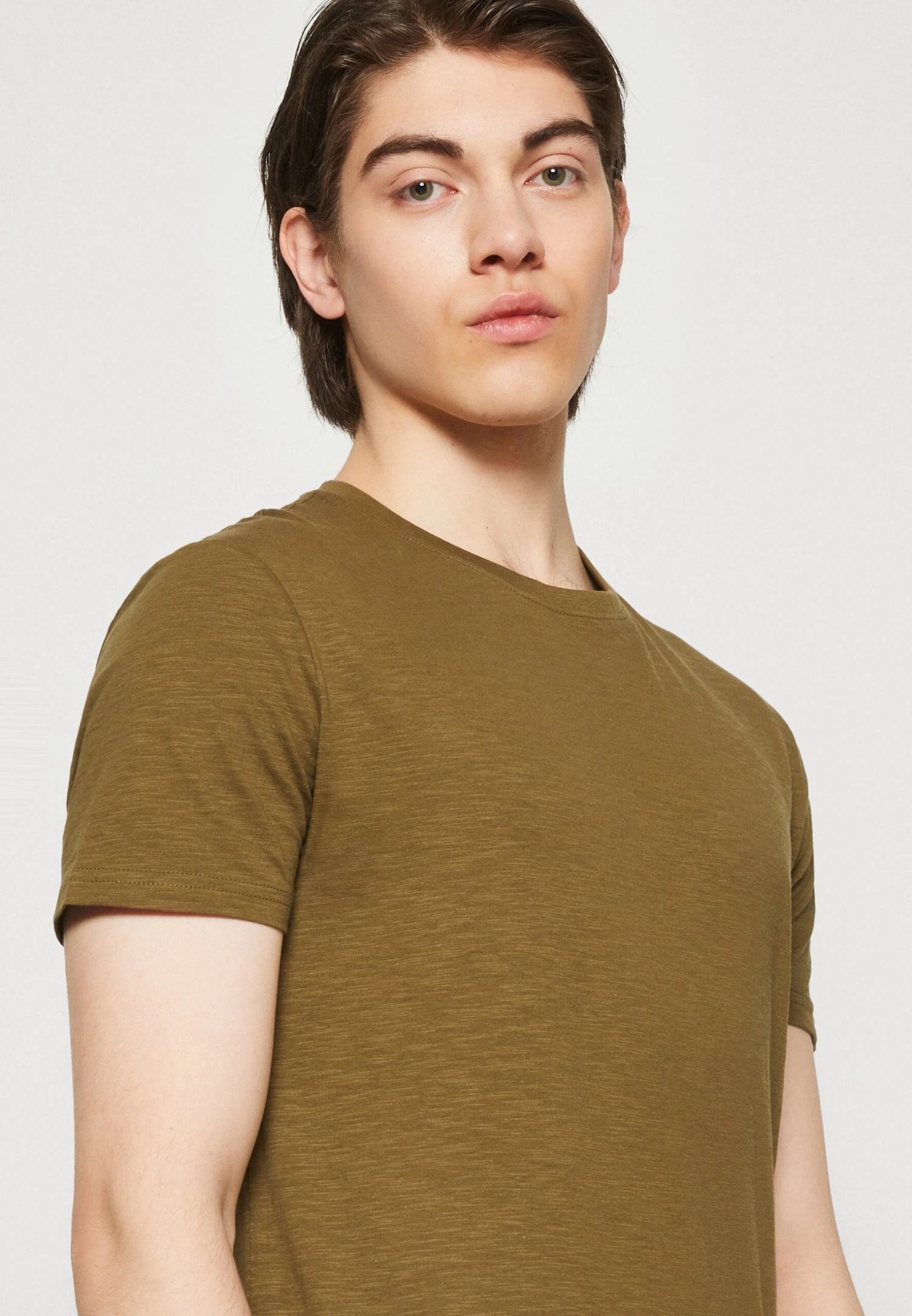 Pier One 5 Pack - Camiseta Básica - Black/Light Blue/Khaki/Mint/Beige 3 Pier One 5 Pack - Camiseta Básica - Black/Light Blue/Khaki/Mint/Beige - Imagen 3