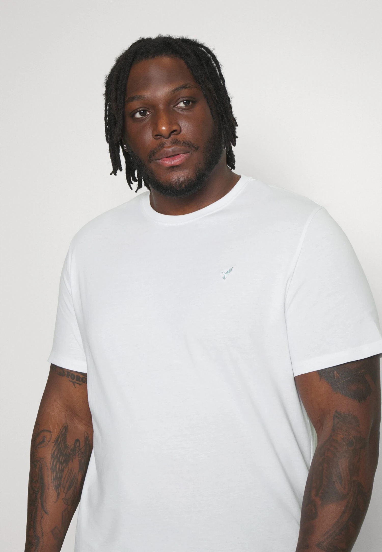 Pier One 5 Pack - Camiseta Básica - White/Mottled Dark Grey/Bordeaux 6 Pier One 5 Pack - Camiseta Básica - White/Mottled Dark Grey/Bordeaux - Imagen 6