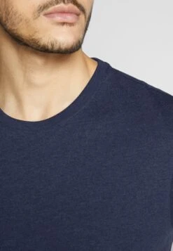 Pier One 4 Pack - Camiseta Básica - Black/White/Blue 9 Pier One 4 Pack - Camiseta Básica - Black/White/Blue -Pier One 5847a37145c74e25a85f71f4653216cb