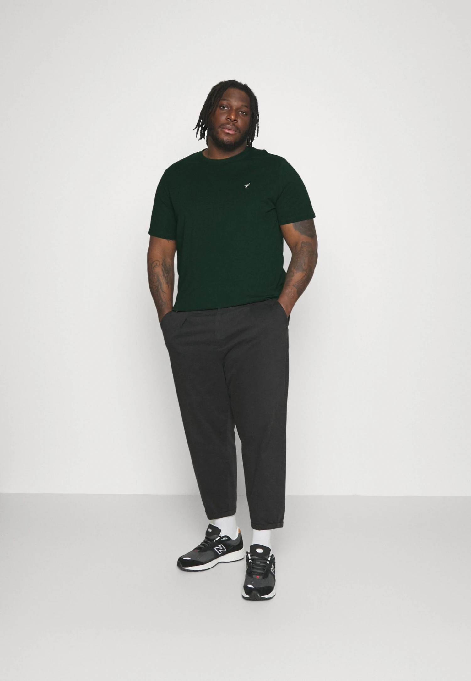 Pier One 5 Pack - Camiseta Básica - Dark Green/Beige/Light Blue 1 Pier One 5 Pack - Camiseta Básica - Dark Green/Beige/Light Blue