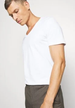 Pier One 2 Pack - Camiseta Básica - White 11 Pier One 2 Pack - Camiseta Básica - White -Pier One 8a50f47374ab42e380a66ae8b1778f0e