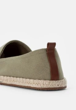 Pier One Rena Espadrille Unisex - Alpargatas - Olive 11 Pier One Rena Espadrille Unisex - Alpargatas - Olive -Pier One 8b1ef3dce9d344a08d816af96a53324d