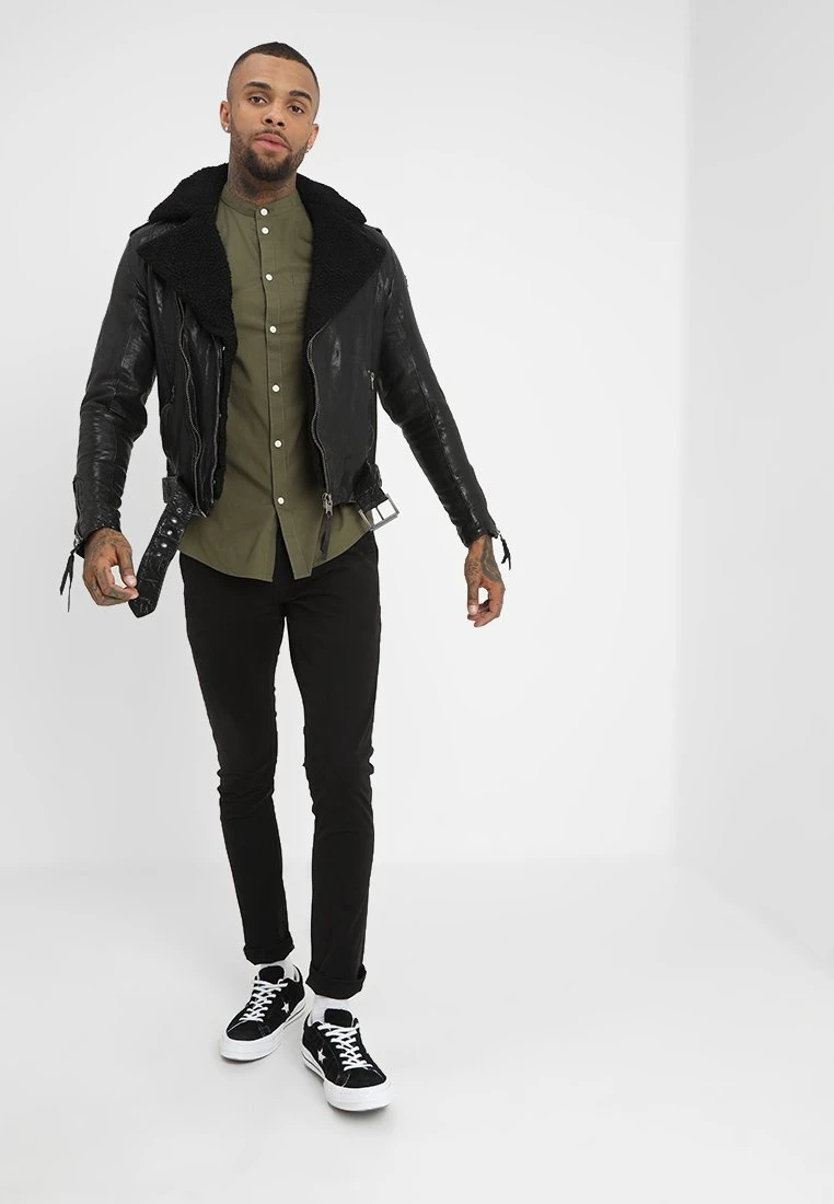 Pier One Muscle Fit Stand- Camisa - Oliv 2 Pier One Muscle Fit Stand- Camisa - Oliv - Imagen 2