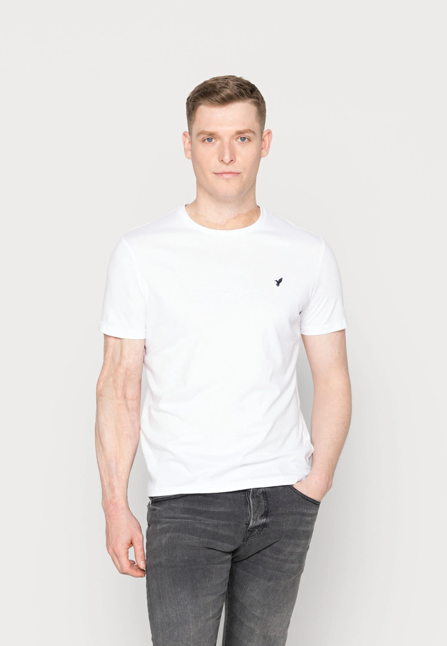 Pier One 5 Pack - Camiseta Básica - White/Green/Bordeaux/Black/Beige 5 Pier One 5 Pack - Camiseta Básica - White/Green/Bordeaux/Black/Beige - Imagen 5