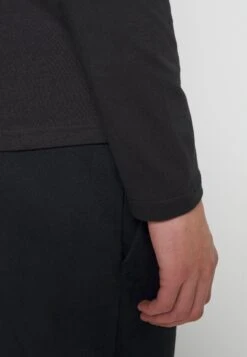 Pier One 5 Pack - Camiseta De Manga Larga - Black/White/Olive 13 Pier One 5 Pack - Camiseta De Manga Larga - Black/White/Olive -Pier One 9c999edfb4784781b9b45e88c2578460