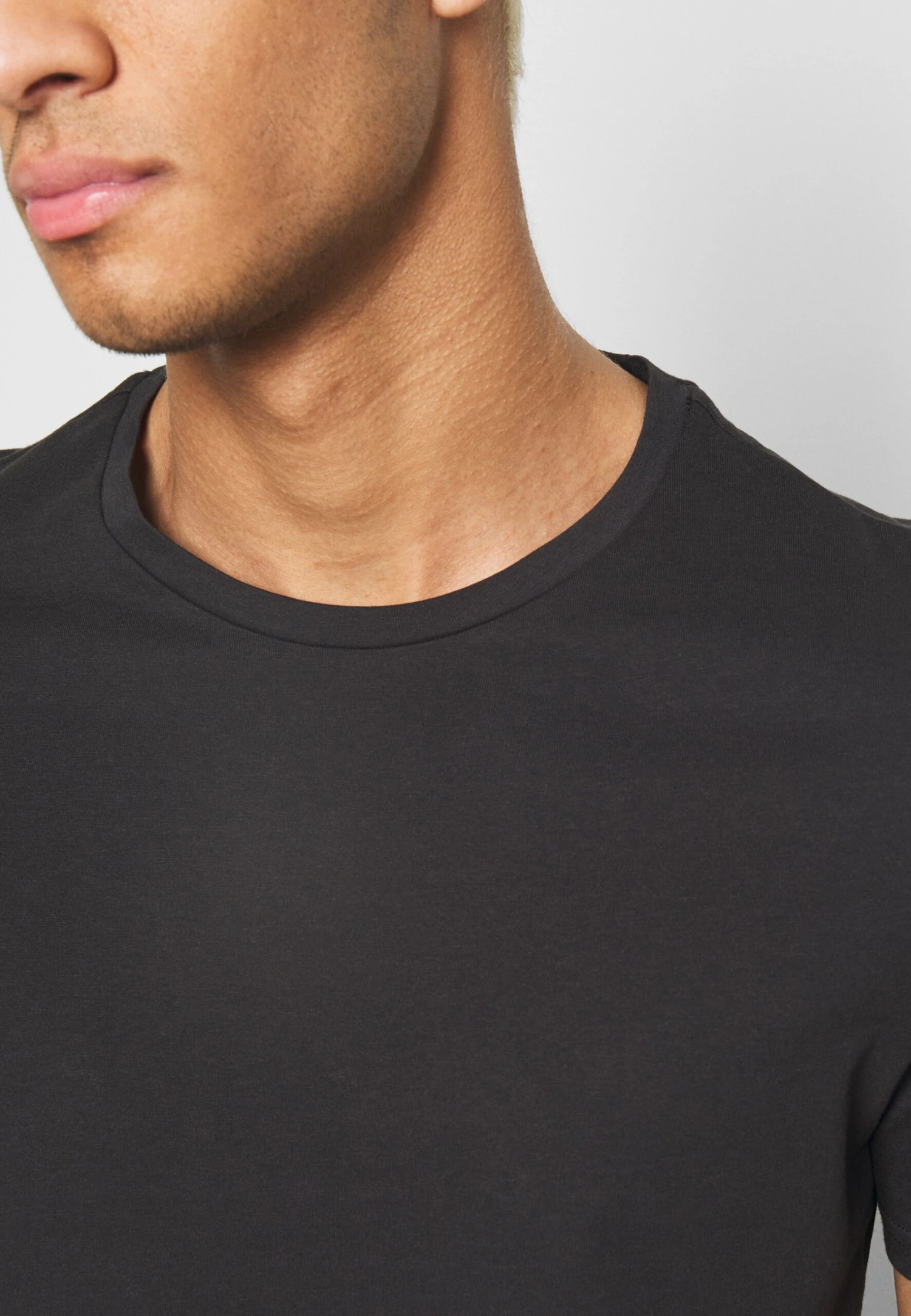 Pier One 7 Pack - Camiseta Básica - Black 6 Pier One 7 Pack - Camiseta Básica - Black - Imagen 6