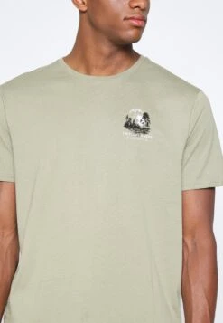Pier One Moon Scene Graphic T-Shirt - Camiseta Estampada - Olive 13 Pier One Moon Scene Graphic T-Shirt - Camiseta Estampada - Olive -Pier One a3d76dc258384102beba731e1a4b47e2