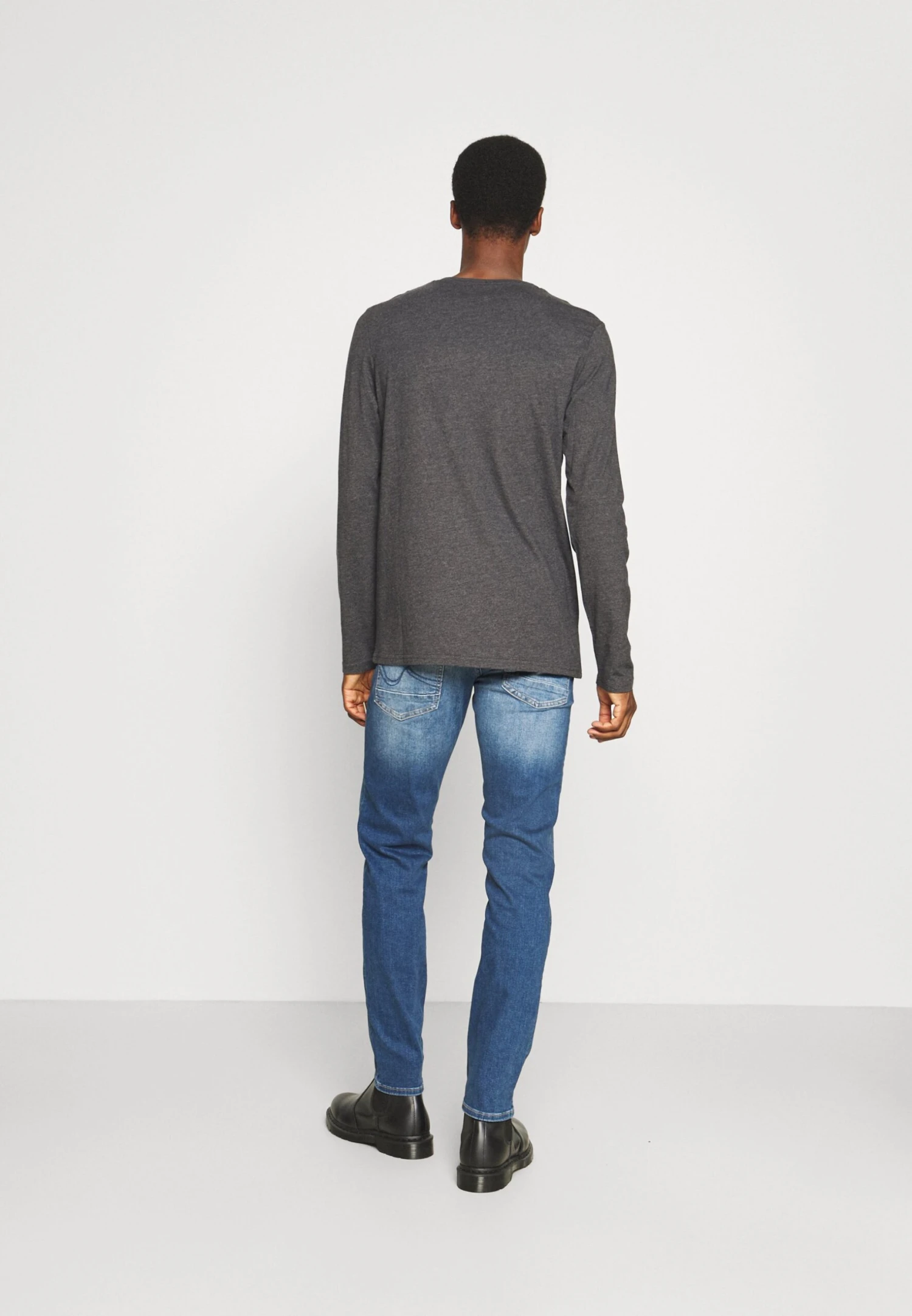 Pier One 2 Pack - Camiseta De Manga Larga - Dark Grey/Black 3 Pier One 2 Pack - Camiseta De Manga Larga - Dark Grey/Black - Imagen 3