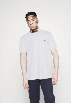 Pier One 3 Pack - Camiseta Básica - White/Dark Blue/Blue 12 Pier One 3 Pack - Camiseta Básica - White/Dark Blue/Blue -Pier One c861a69cfb1e4a6fafbf2b097bf177a2