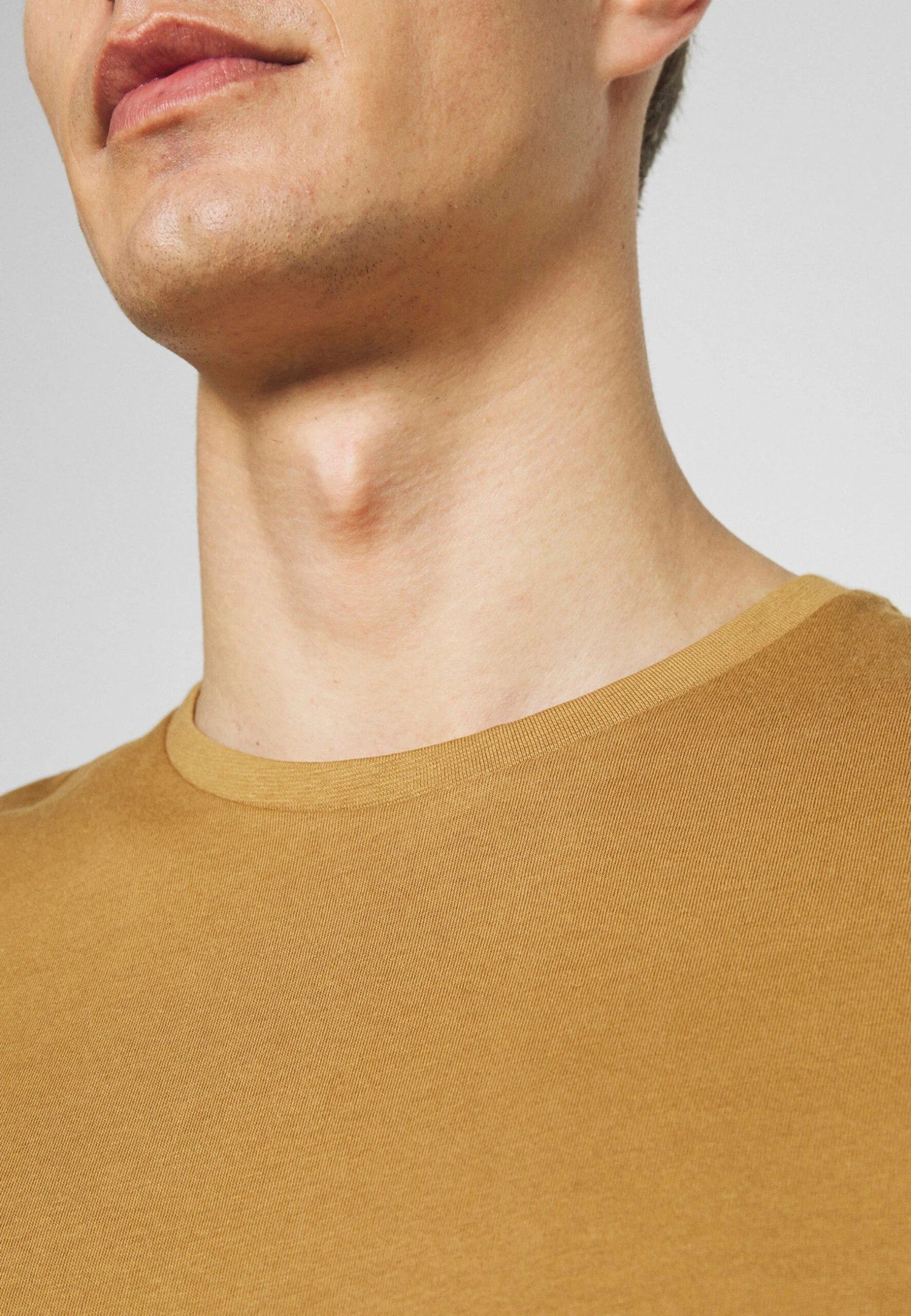 Pier One 5 Pack - Camiseta Básica - Brown/White/Black 9 Pier One 5 Pack - Camiseta Básica - Brown/White/Black - Imagen 9